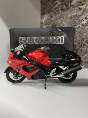 Масштабная коллекционная модель 1/12 Suzuki GSX 1300R  Купить Масштабная коллекционная модель 1/12 Suzuki GSX 1300R